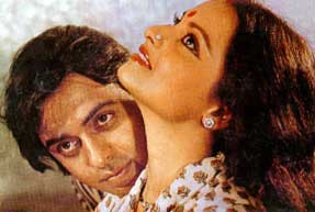 Rekha and Vinod Mehra in Ghar