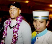 Ronaldo (L) arrives at a hotel in the southern Chinese city of Guangzhou